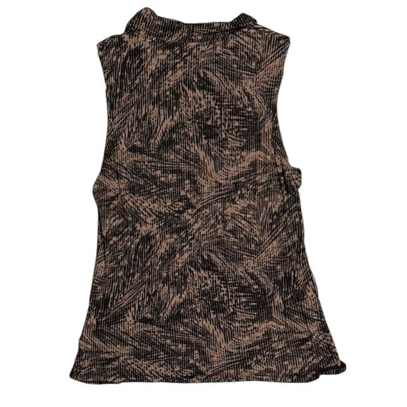 Wassio Black and Beige Scoop Neck Sleeveless Blouse - Picture 2 of 3